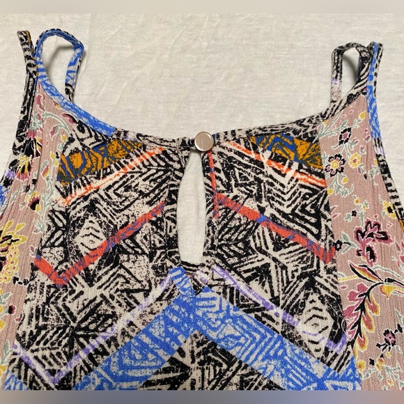 Monteau Patterned Tank Top - Picture 4 of 5